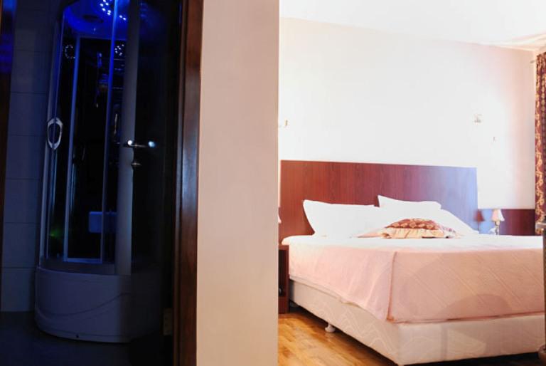 Hotel Octagon Sarajevo Exteriör bild